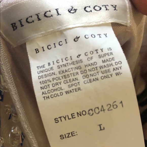 Beautiful Dress π π - Picture 8 of 8